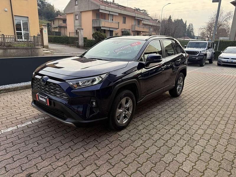 Second-hand Toyota RAV4 Hybrid 178 CP (130 kW) 2022 Albastru SUV