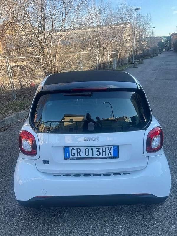 Usata Smart ForTwo Coupé 41 kW (56 CV) 2021 Bianco Utilitaria