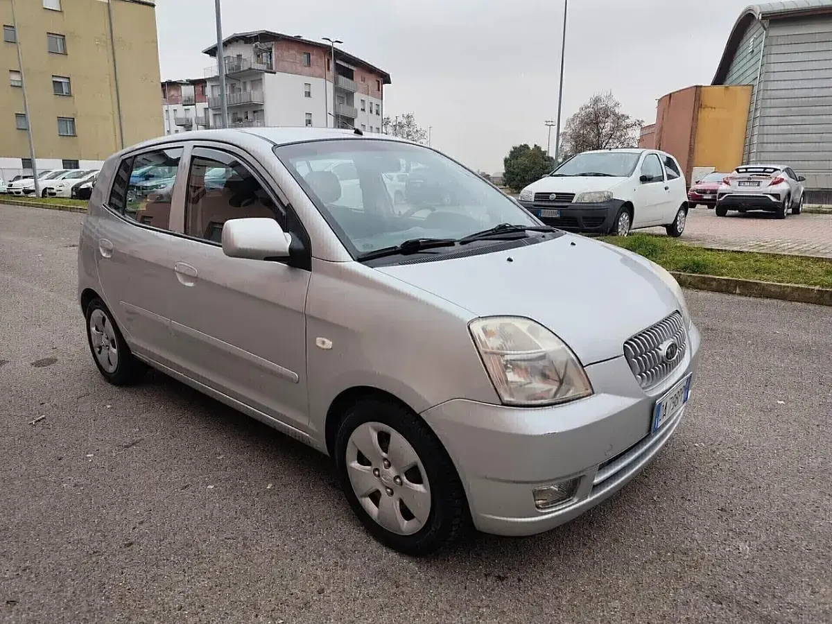 Usata Kia Picanto 75 CV (55 kW) 2006 Argento Utilitaria