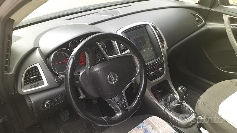 Usata Opel Astra 60 CV (44 kW) 2012 Grigio Station wagon