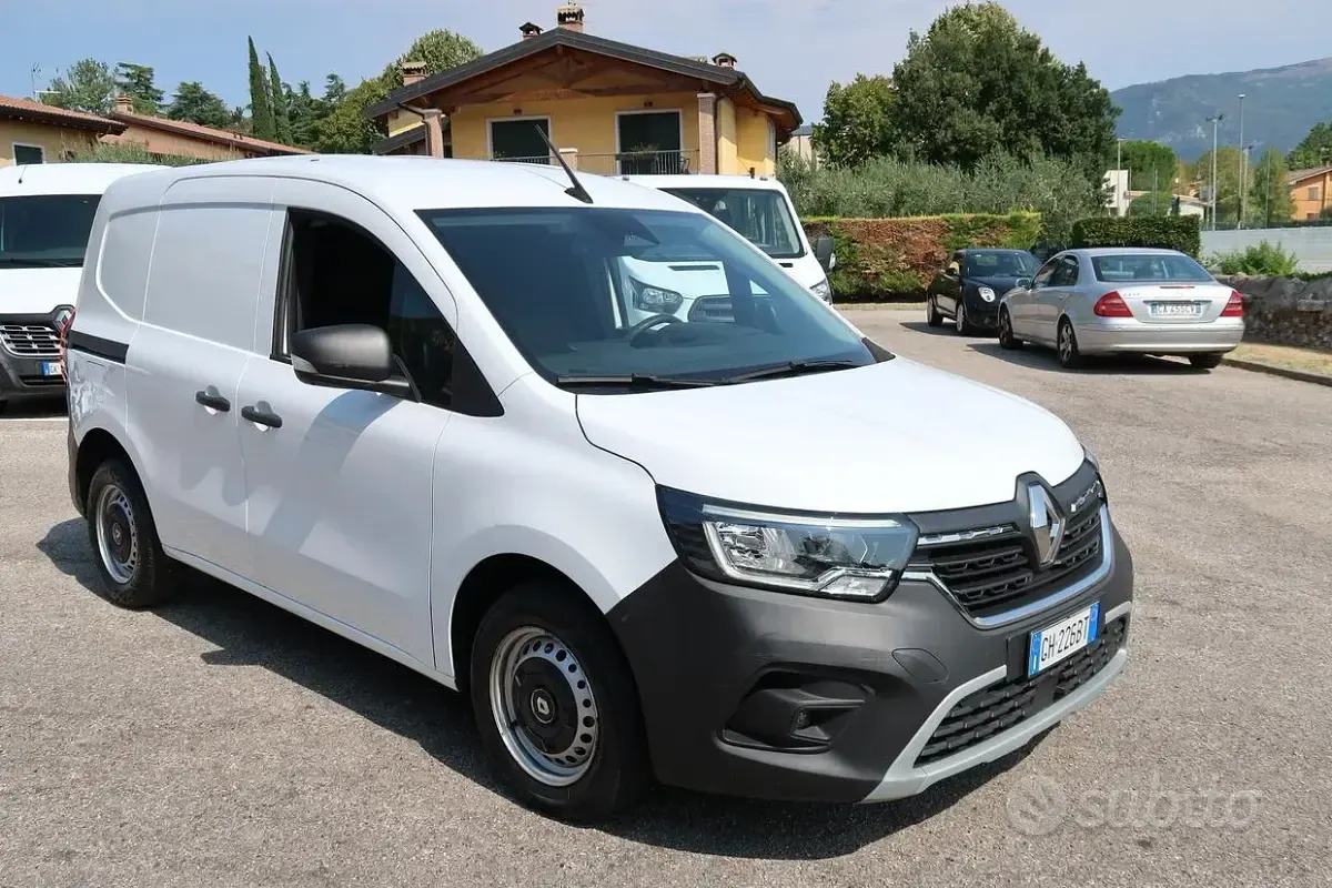 Usata Renault Kangoo 116 CV (85 kW) 2022 Bianco Monovolume