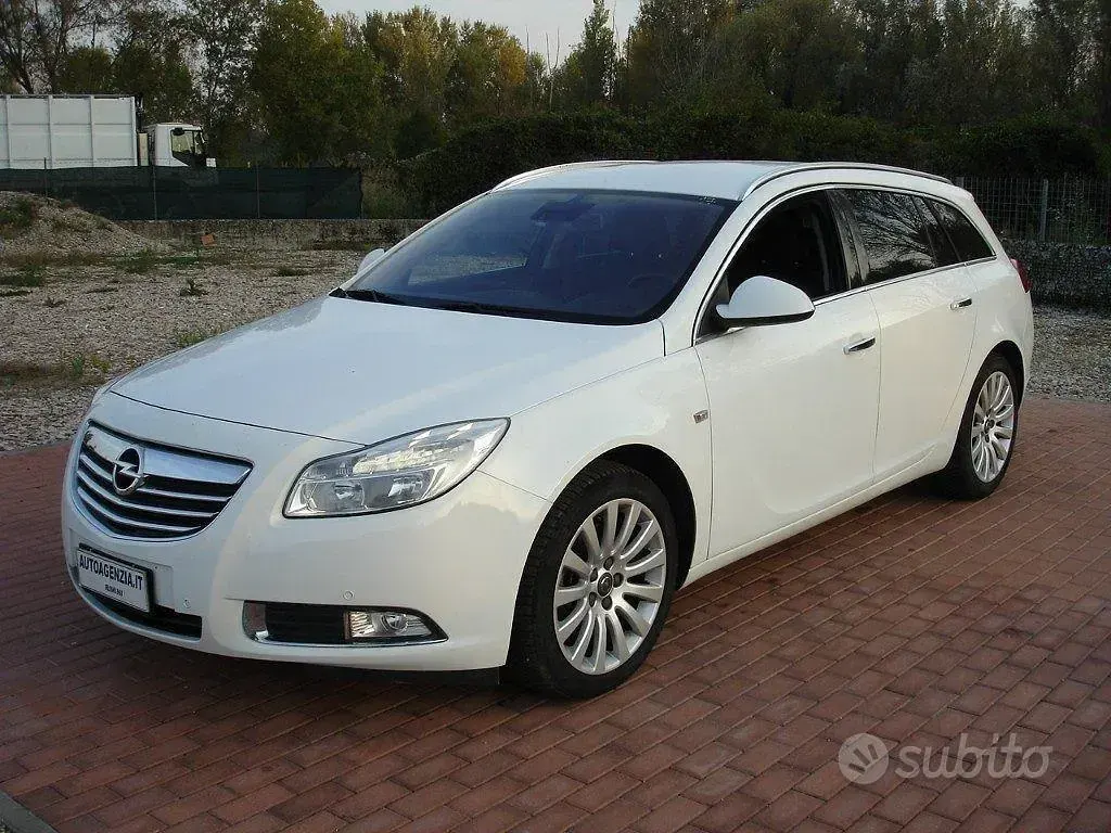 Usata Opel Insignia Cosmo 160 CV (117 kW) 2009 Bianco(met.) Station wagon