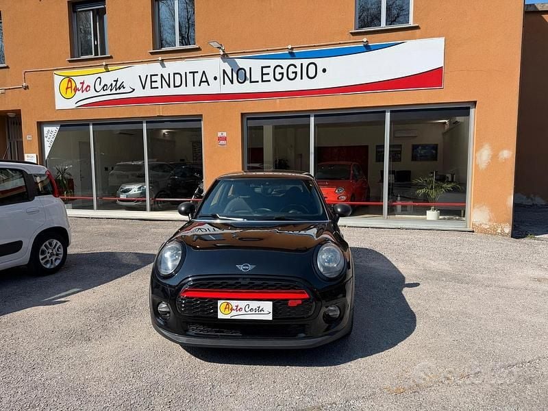 Usata Mini ONE Hype 102 CV (75 kW) 2019 Nero Utilitaria