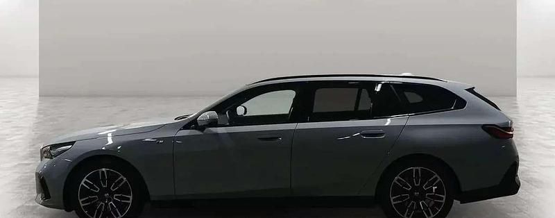 Usata BMW 520 M Sport 197 CV (144 kW) 2024 Brooklyn grey Station wagon