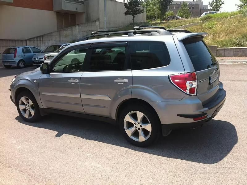 Usata Subaru Forester 2010 Grigio SUV