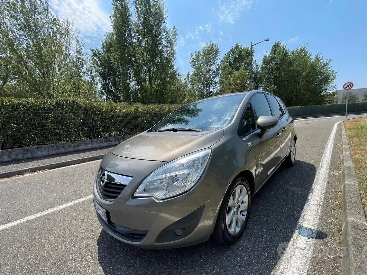 Usata Opel Meriva Cosmo 101 CV (74 kW) 2011 Grigio Monovolume