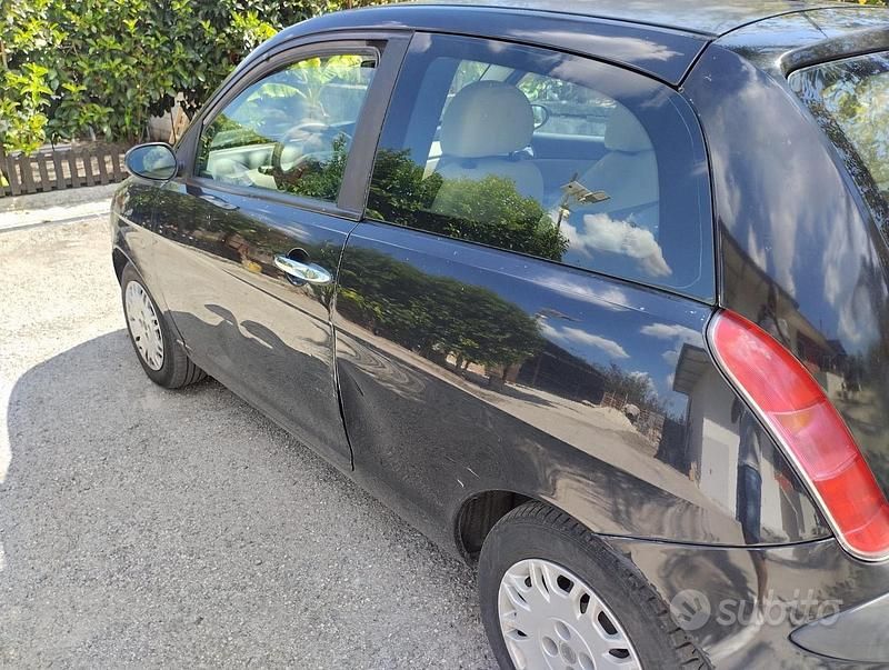 Usata Lancia Ypsilon 60 CV (44 kW) 2005 Nero Utilitaria