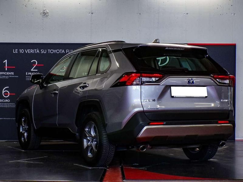 Usata Toyota RAV4 Hybrid Active 178 CV (130 kW) 2024 Argento SUV