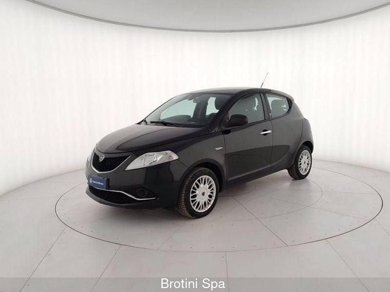 Nero metallizzato Usata 2017 Lancia Ypsilon Gold Due volumi | 8300 € (Buon prezzo) - Immagine 1/4