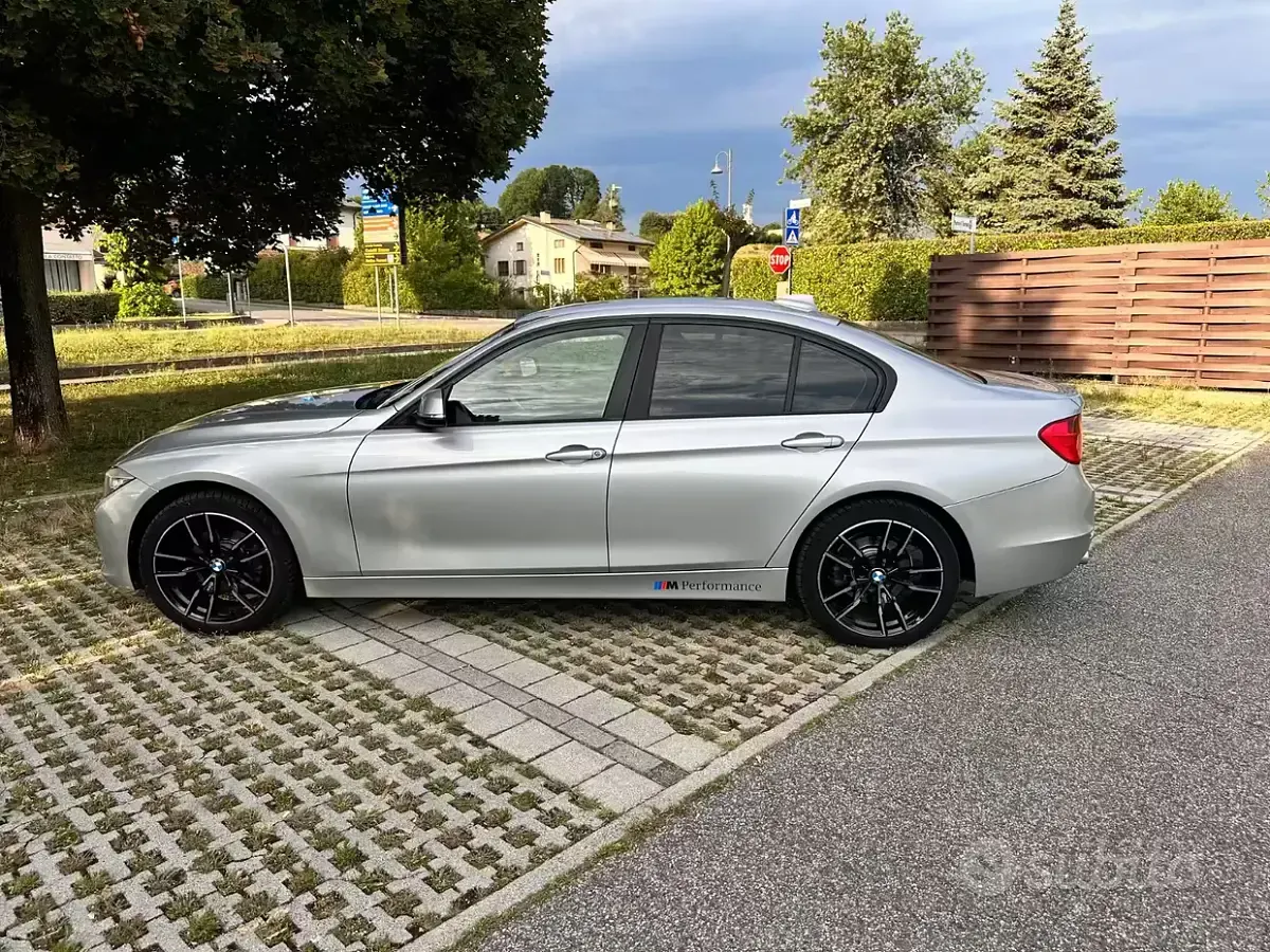 Usata BMW 318 143 CV (105 kW) 2013 Grigio Berlina