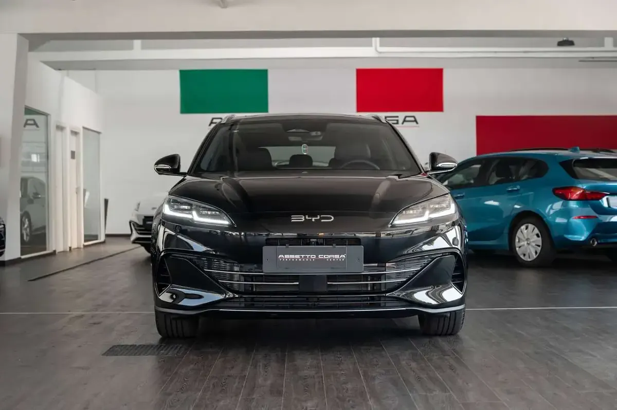Nuova BYD Seal 212 CV (155 kW) 2026 Obsidian black Station wagon