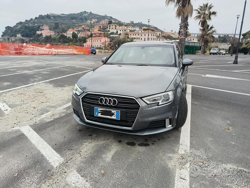 Grigio Usata 2017 Audi A3 Comfort Tre volumi | 12.500 € (Super prezzo) - Immagine 1/4