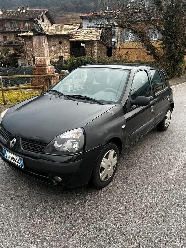 Usata Renault Clio II 75 CV (55 kW) 2003 Nero Berlina
