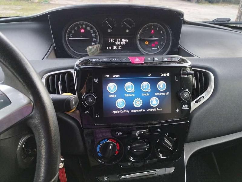 Usata Lancia Ypsilon Silver 69 CV (50 kW) 2021 Utilitaria