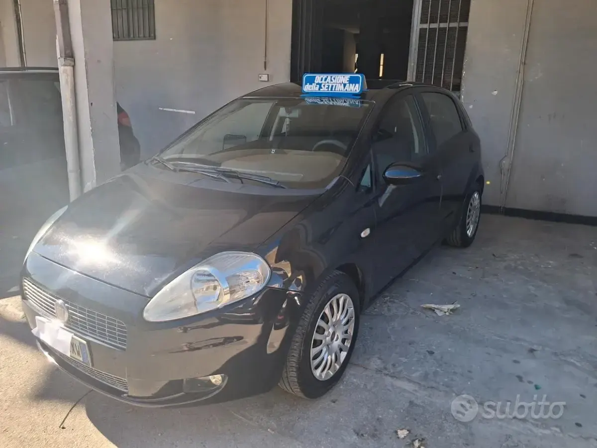 Usata Fiat Grande Punto 75 CV (55 kW) 2011 Nero Utilitaria