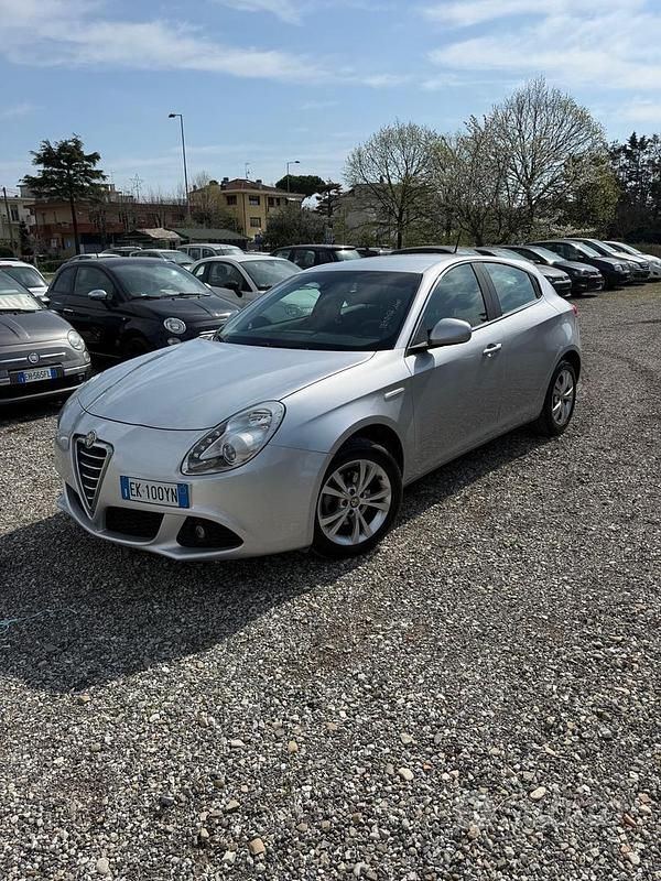 Usata Alfa Romeo Giulietta Distinctive 105 CV (77 kW) 2011 Grigio Utilitaria