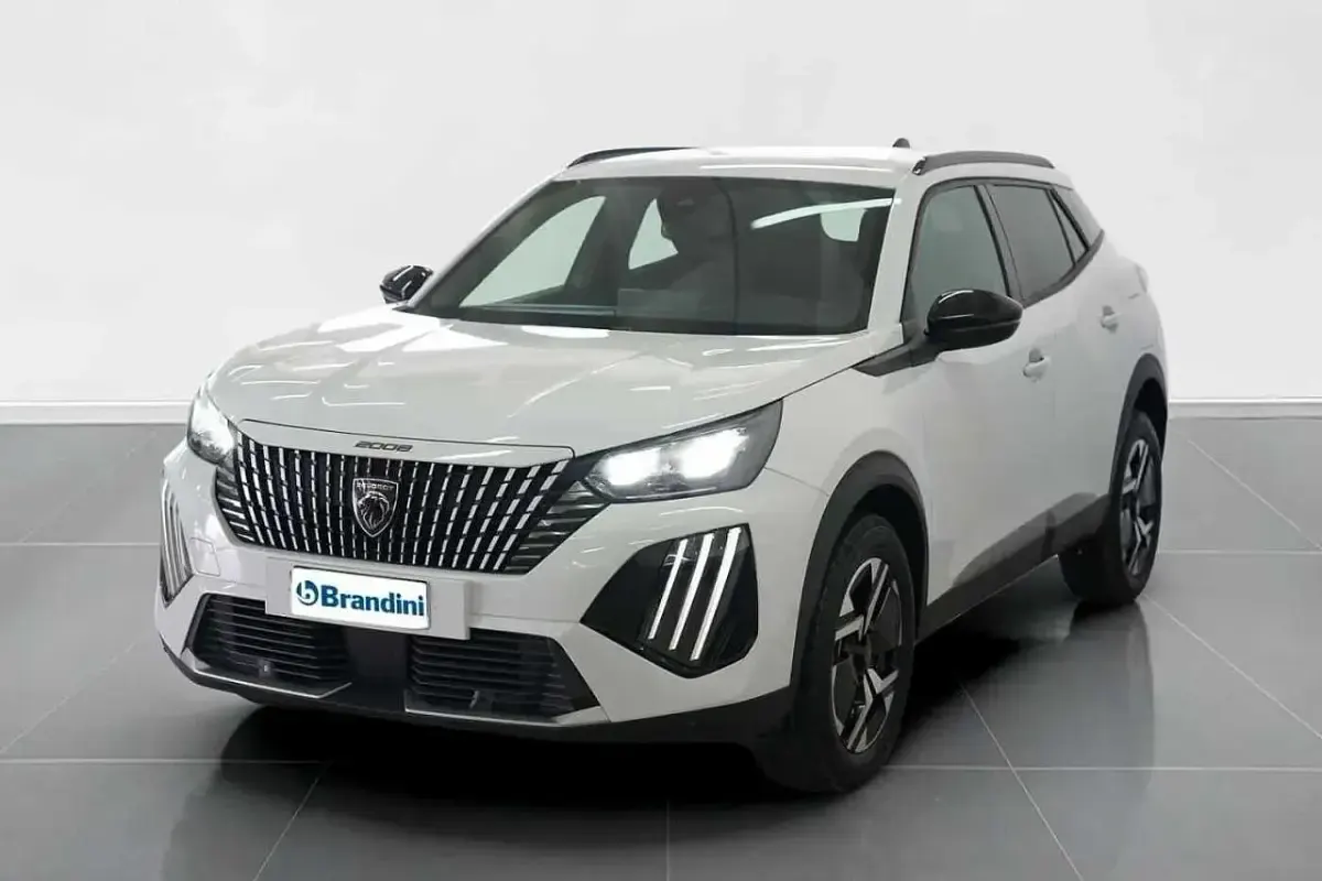 Usata Peugeot 2008 Allure 102 CV (75 kW) 2026 SUV