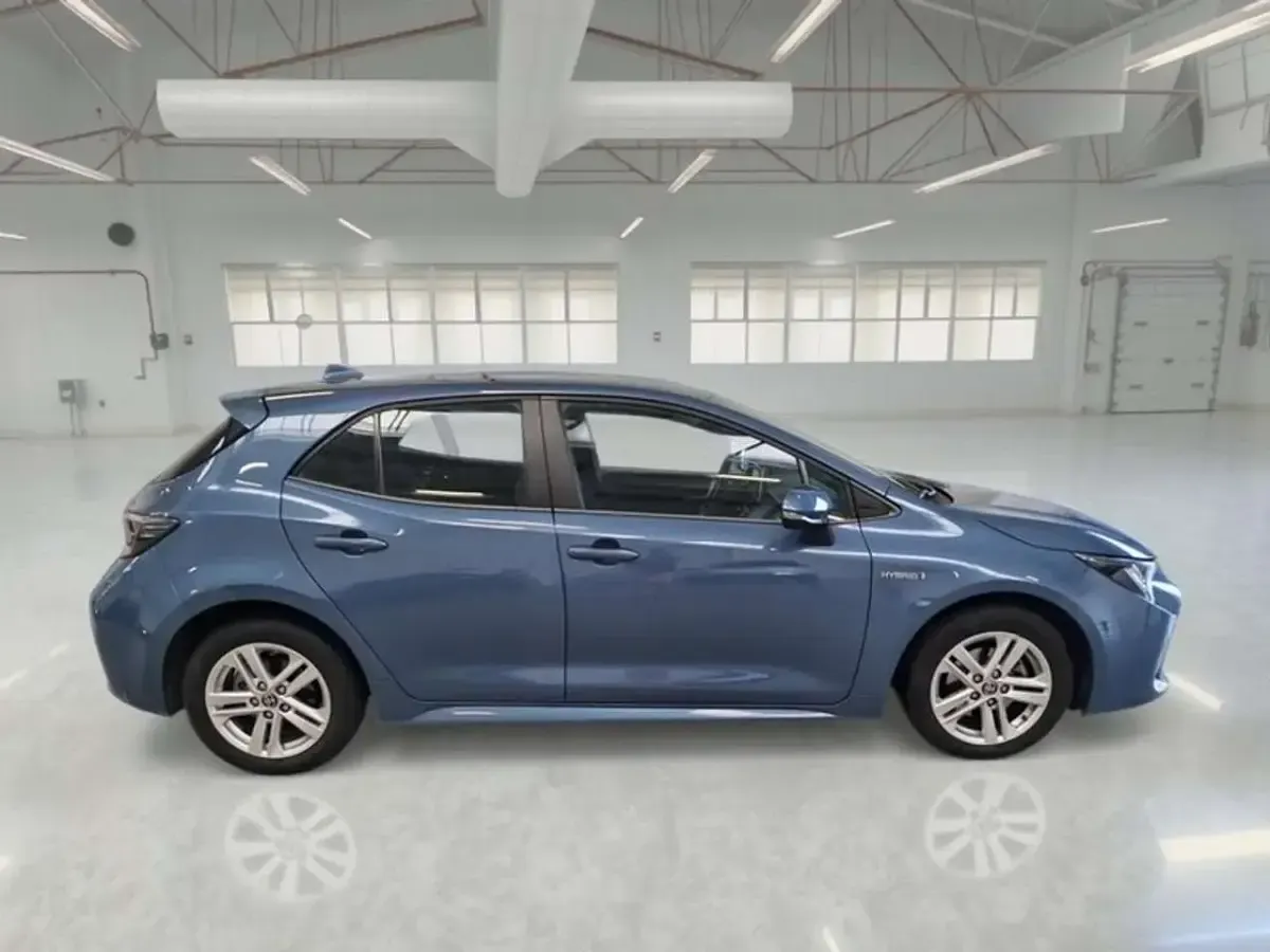 Usata Toyota Corolla Business Edition 98 CV (72 kW) 2021 Blu Berlina