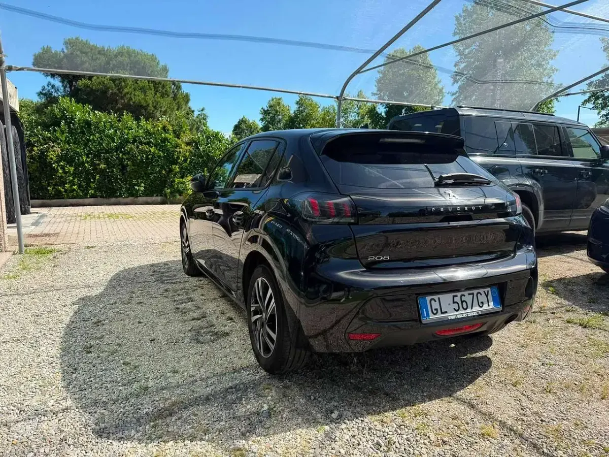 Usata Peugeot 208 Allure 75 CV (55 kW) 2022 Nero Utilitaria