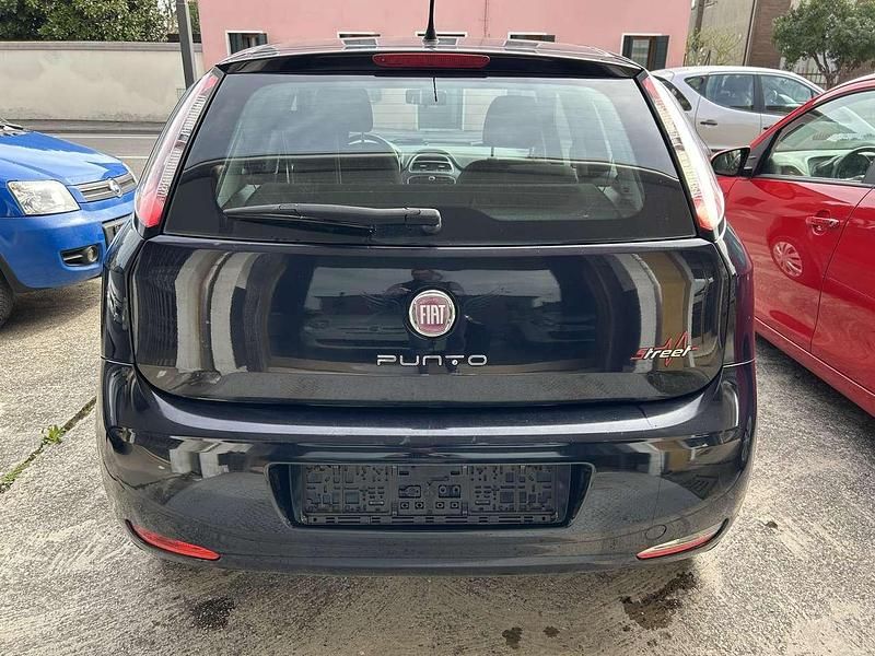Usata Fiat Punto Lounge 69 CV (50 kW) 2014 Blu/azzurro Utilitaria