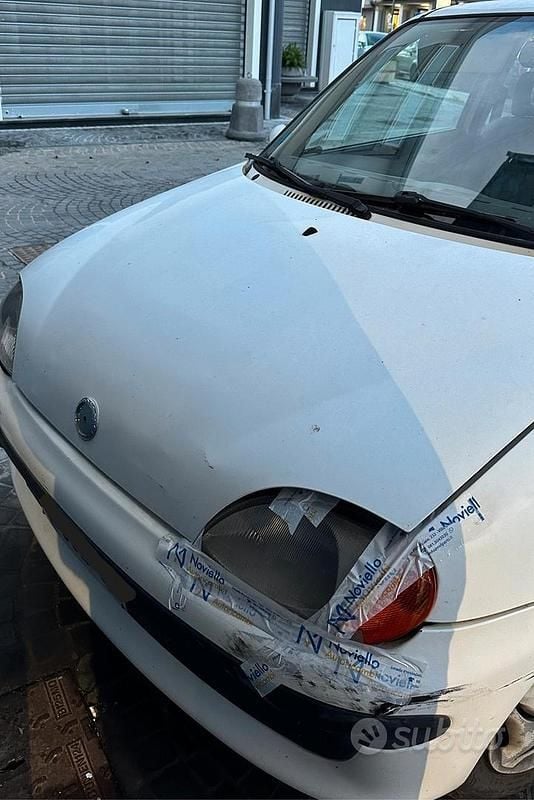 Bianco Usata 2002 Fiat 600 Due volumi | 299 € (Super prezzo) - Immagine 1/4