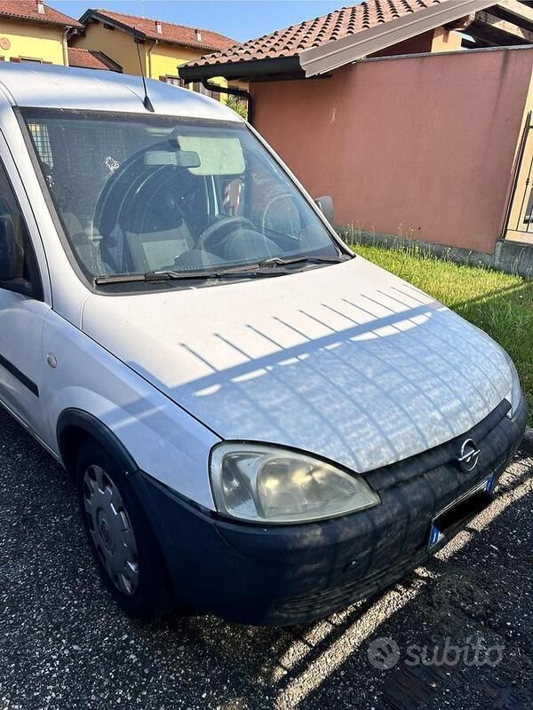 Usata Opel Combo 101 CV (74 kW) 2006 Monovolume