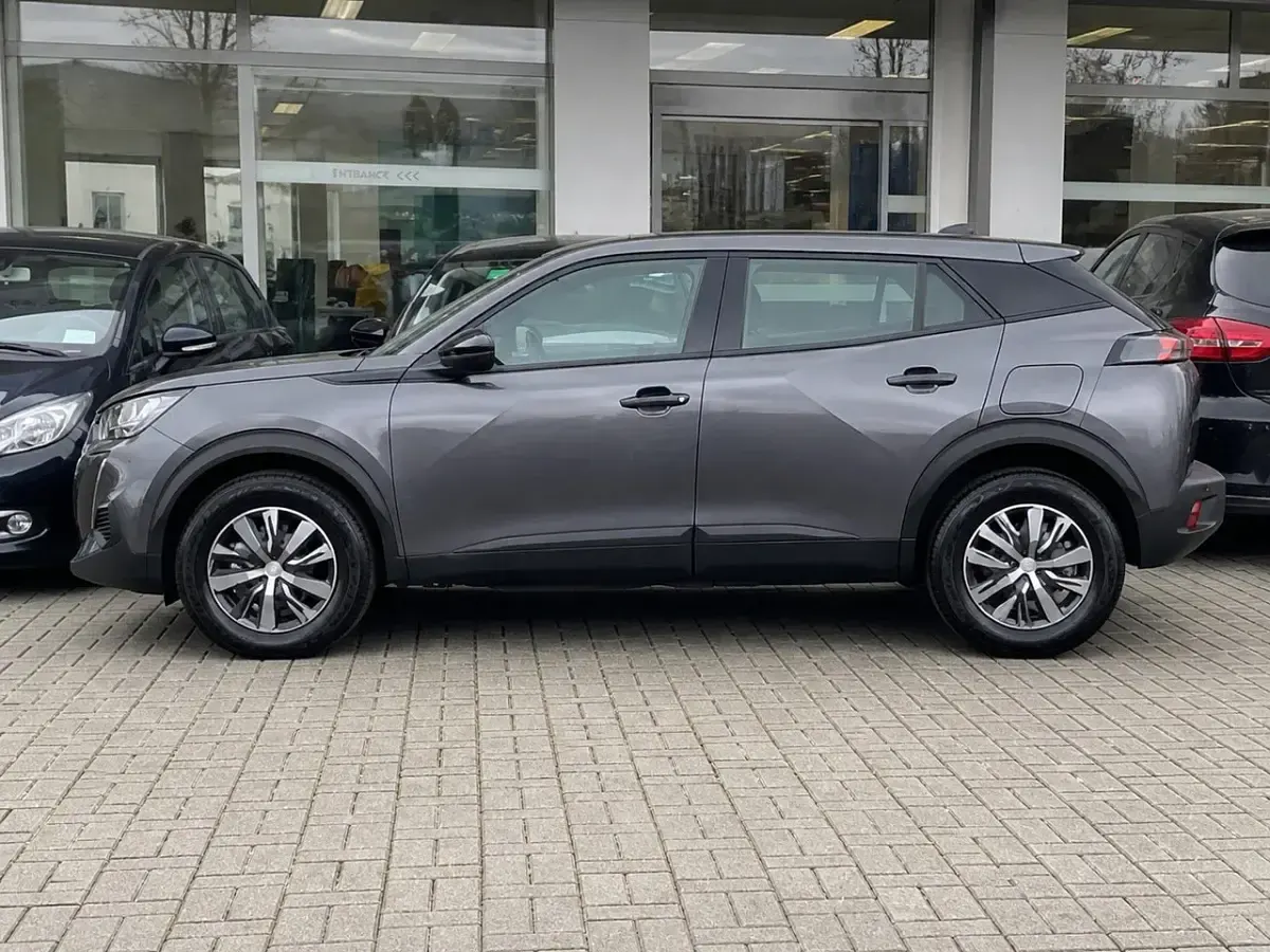 Usado Peugeot 2008 Active 102 CV (75 kW) 2022 Gris SUV