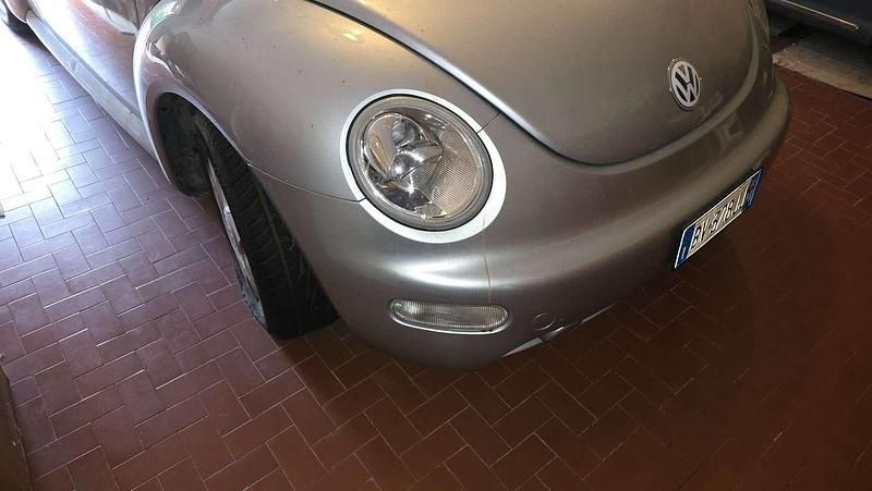 Usata VW New Beetle 101 CV (74 kW) 2002 Argento Utilitaria
