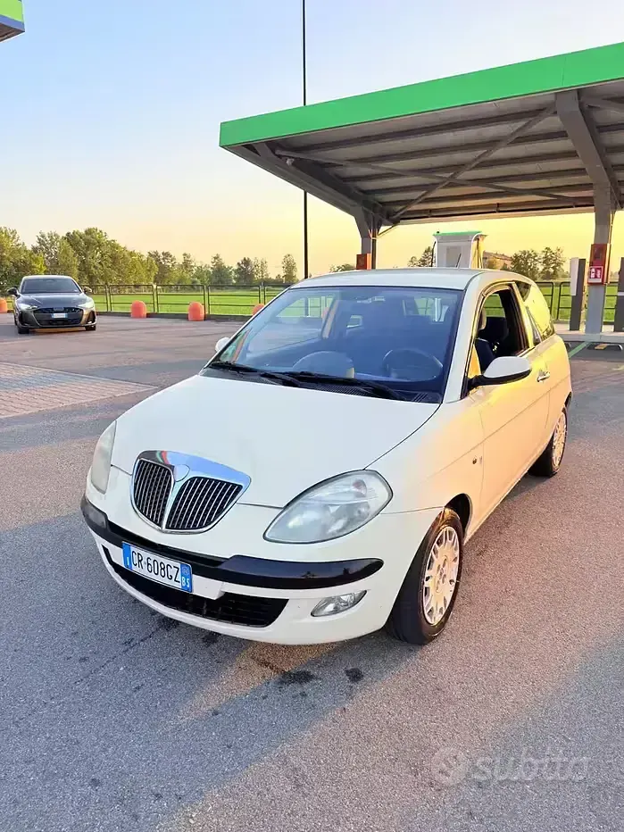 Usata Lancia Ypsilon 80 CV (58 kW) 2005 Giallo Utilitaria