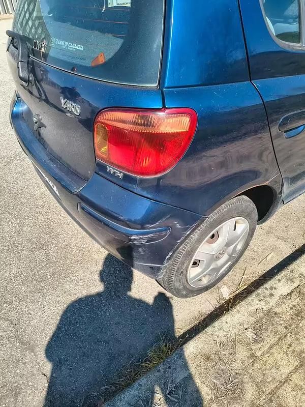 Usata Toyota Yaris Sol 87 CV (63 kW) 2003 Blu Berlina