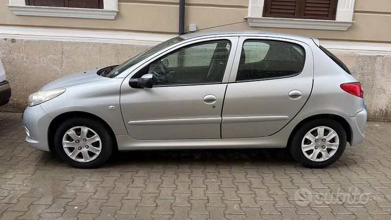 Usata Peugeot 206 68 CV (50 kW) 2010 Utilitaria