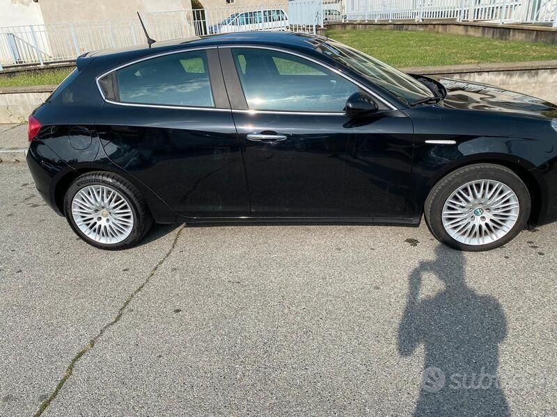 Usata Alfa Romeo Giulietta Distinctive 109 CV (80 kW) 2015 Nero Utilitaria