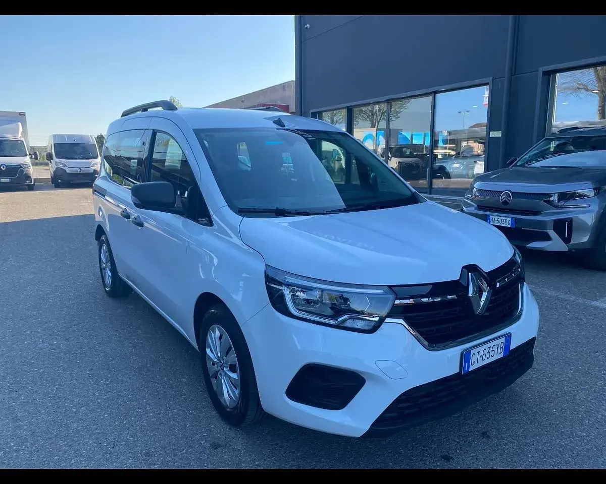 Usata Renault Kangoo 116 CV (85 kW) 2024 Bianco Monovolume