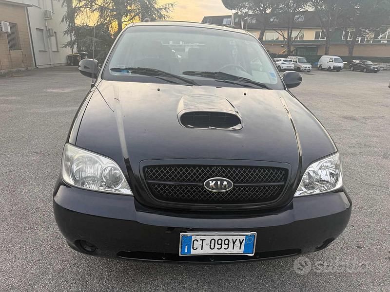 Usata Kia Carnival 145 CV (106 kW) 2005 Nero Monovolume