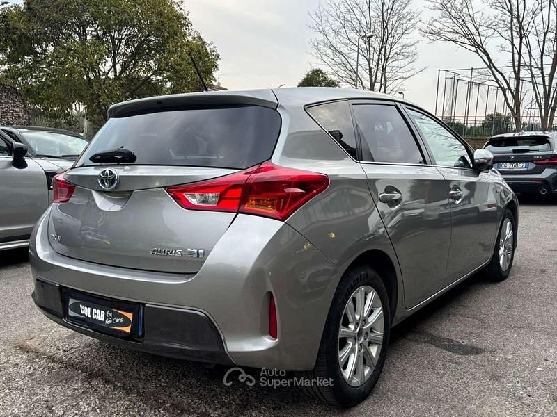 Usata Toyota Auris Hybrid Lounge 99 CV (72 kW) 2015 Grigio Berlina
