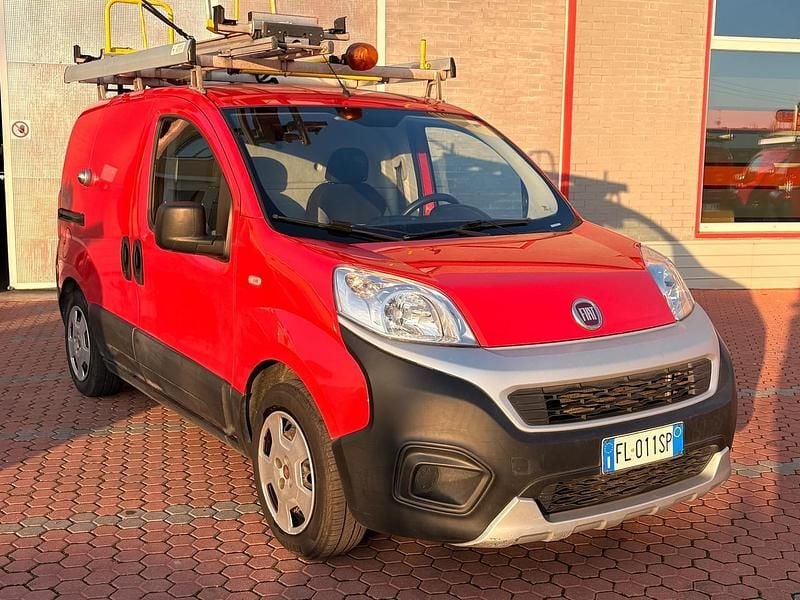 Rosso Usata 2017 Fiat Fiorino Monovolume | 5500 € (Ottimo prezzo) - Immagine 1/4