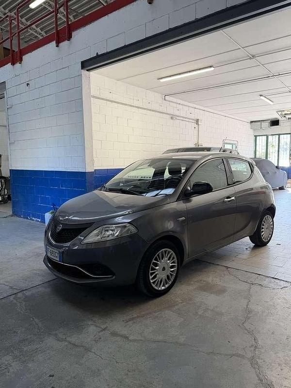 Usata Lancia Ypsilon Platinum 69 CV (50 kW) 2016 Other Utilitaria