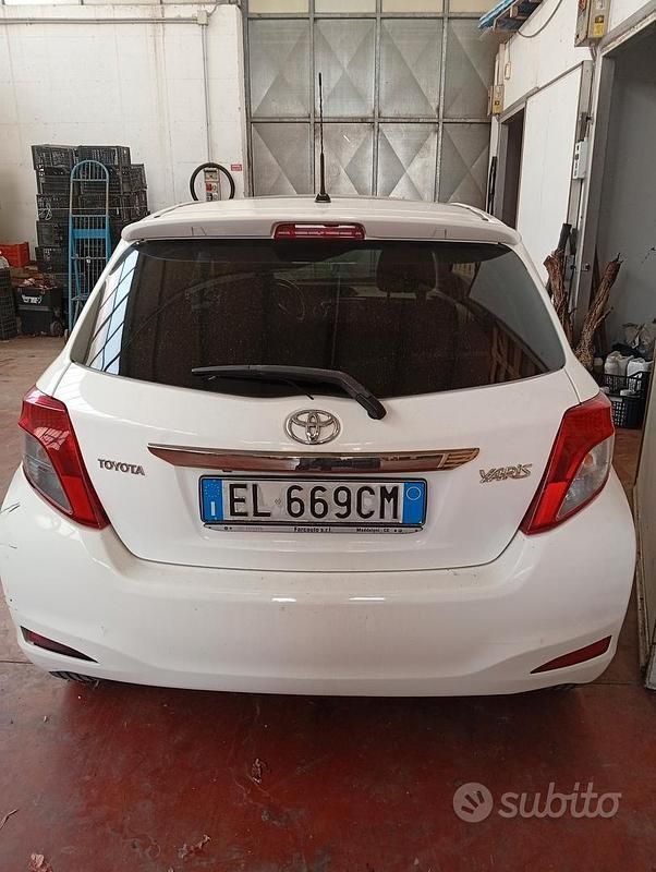 Usata Toyota Yaris 90 CV (66 kW) 2012 Utilitaria