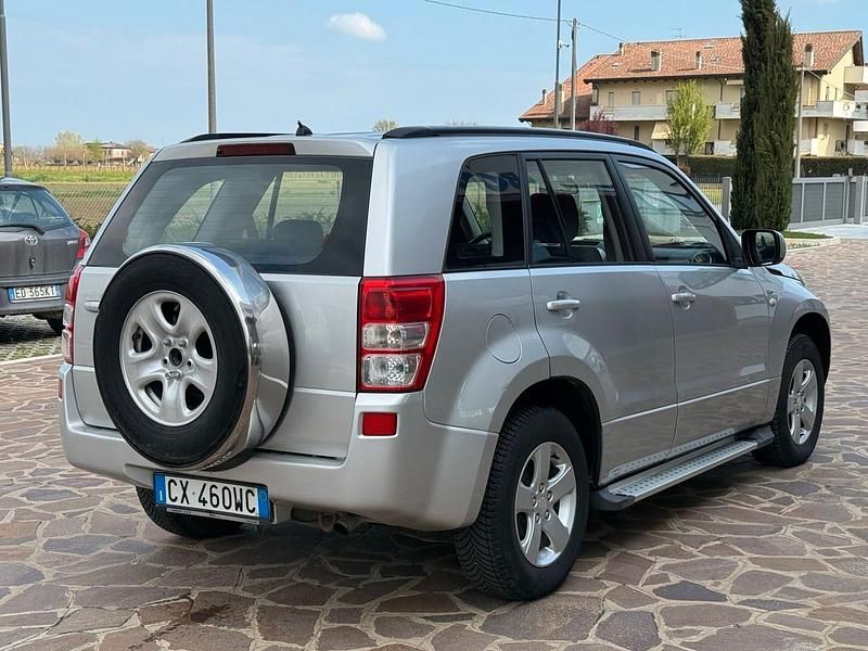 Usata Suzuki Grand Vitara 129 CV (94 kW) 2005 Argento SUV