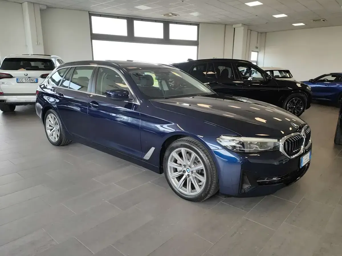 Usata BMW 520 190 CV (139 kW) 2022 Blu/azzurro Berlina
