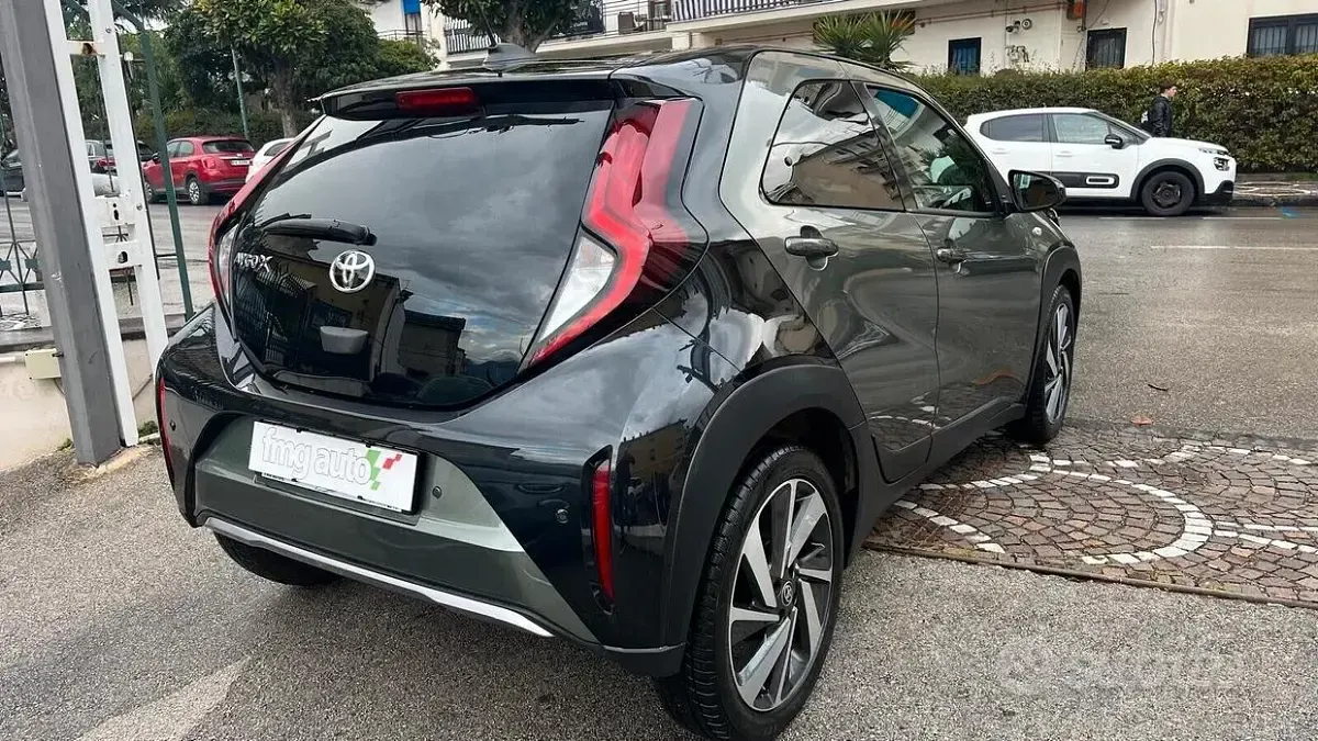 Usata Toyota Aygo X Lounge 72 CV (52 kW) 2022 Verde SUV