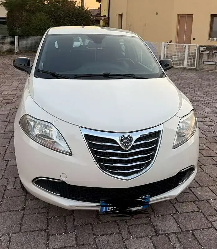 Usata Lancia Ypsilon S 86 CV (63 kW) 2012 Bianco Utilitaria