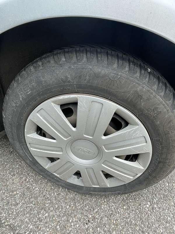 Usata Ford Fiesta Ambiente 75 CV (55 kW) 2002 Utilitaria