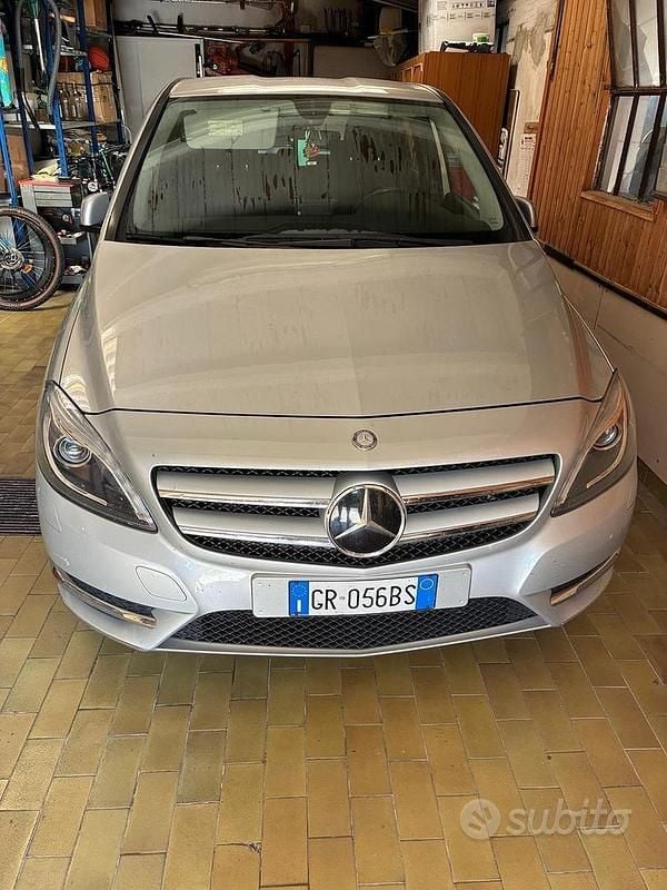 Grigio Usata 2013 Mercedes B180 Monovolume | 7100 € (Super prezzo) - Immagine 1/4