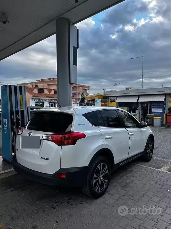 Second-hand Toyota RAV4 124 CP (91 kW) 2014 Alb SUV