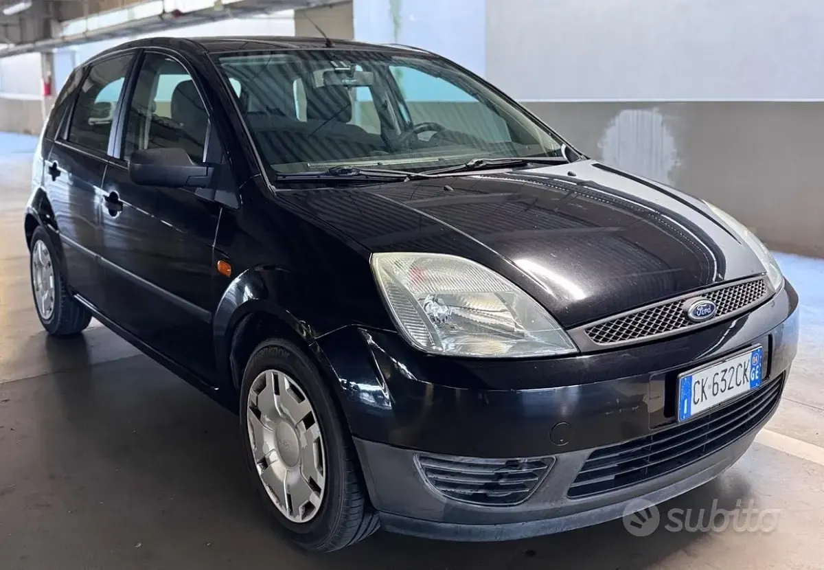Usata Ford Fiesta Zetec 75 CV (55 kW) 2004 Nero Utilitaria