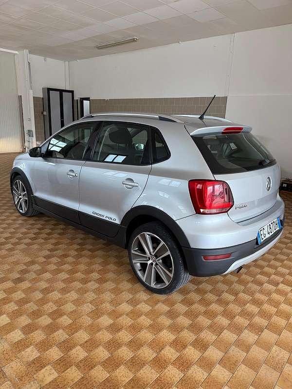 Argento Usata 2011 VW Polo Cross Due volumi | 5900 € (Buon prezzo) - Immagine 1/4