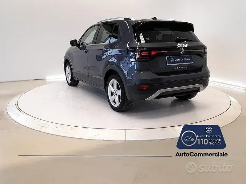 Usata VW T-Cross Advance 110 CV (80 kW) 2023 Grigio scuro SUV