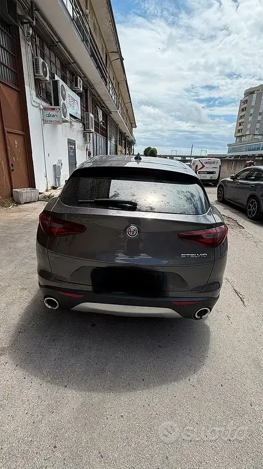 Usata Alfa Romeo Stelvio 190 CV (139 kW) 2021 Grigio SUV