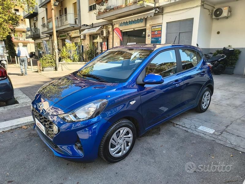 Usata Hyundai i10 Advanced 67 CV (49 kW) 2023 Blu Utilitaria